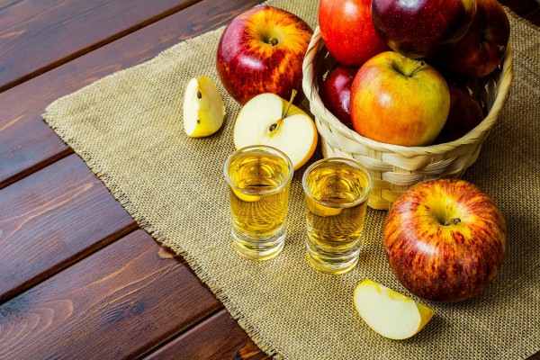 Apple liqueur